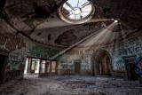 Opuszczone pałace, zrujnowane fabryki - zapomniane miejsca w obiektywie Riposty [DUŻO ZDJĘĆ]