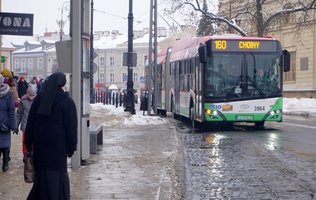 Z powodu trudnych warunków drogowych są opóźnienia w kursowaniu komunikacji miejskiej w Lublinie