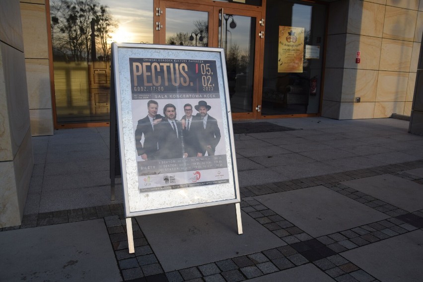 Zespół Pectus zagrał w Śremie. Publiczność fantastycznie bawiła się podczas koncertu w auli KCEK [zdjęcia]
