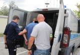 Dwóch mężczyzn w Lewinie Brzeskim zostało zatrzymanych za kradzież karty bankomatowej. Usłyszeli łącznie 12 zarzutów