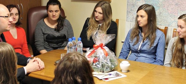 Uczniowie "Górki" chcą powołania młodzieżowej rady powiatu kraśnickiego. Jednym ze zwolenników pomysłu jest Jarosław Czerw, wicestarosta kraśnicki, który w grudniu  spotkał się z młodzieżą, by porozmawiać o przedsięwzięciu.