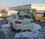 BMW zapaliło się na drodze pod Wrocławiem [ZDJĘCIA]