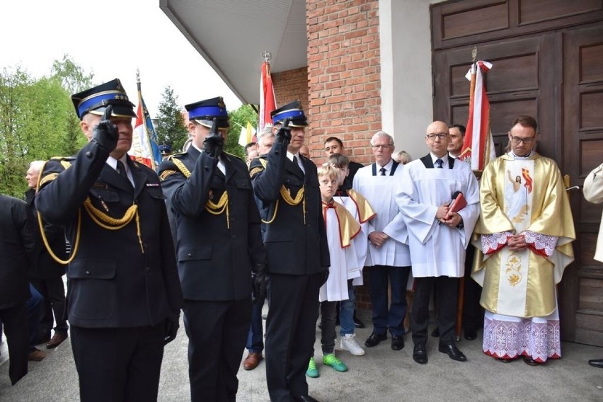 W Ostrowcu Świętokrzyskim pamiętali o hutnikach i strażakach. 7 maja odbyło się nabożeństwo w ich intencji