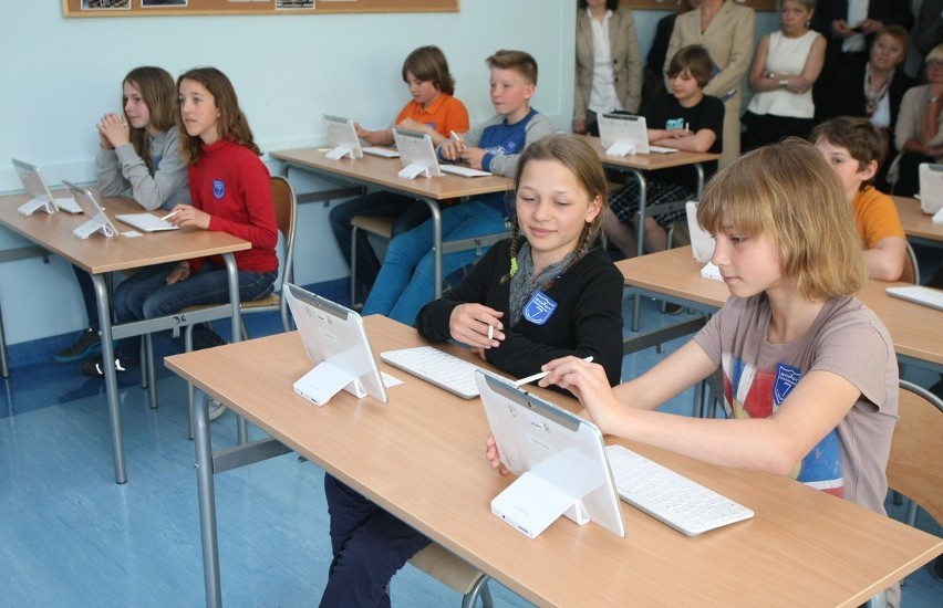 Pierwsza e-klasa na Pomorzu mieści się w Sopocie. Uczniowie wymienili podręczniki na tablety ZDJĘCIA