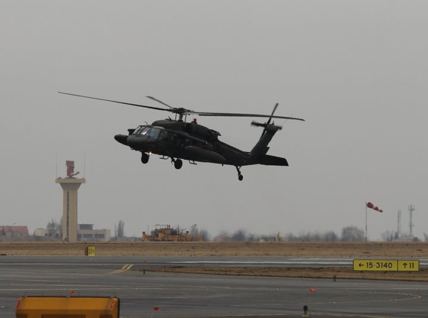 Helikoptery Black Hawk na Okęciu