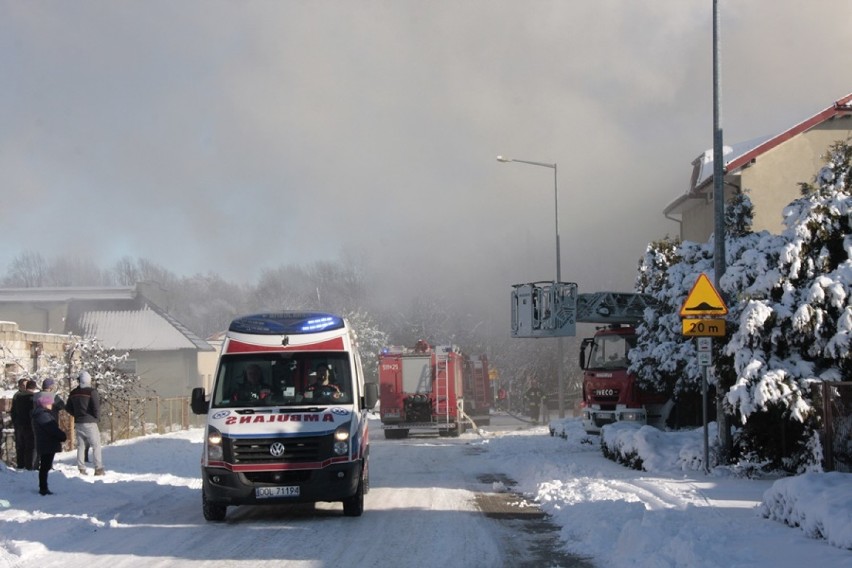 Twardogóra: Pożar zakładu stolarskiego przy Kilińskiego (ZDJĘCIA)