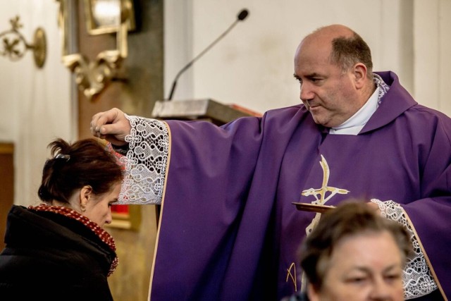 W środę, 22 lutego, w Kościele katolickim obchodzona będzie Środa Popielcowa, która rozpoczyna okres postu.
