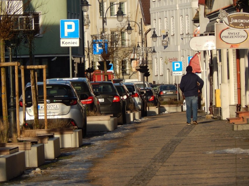 Chwilowa poprawa pogody i silniejszy wiatr w Ustce [ZDJĘCIA] - 21.01.2021