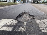 Na wielu ulicach w Gorzowie dziura na dziurze. Ale już trwa zimowe łatanie ubytków 