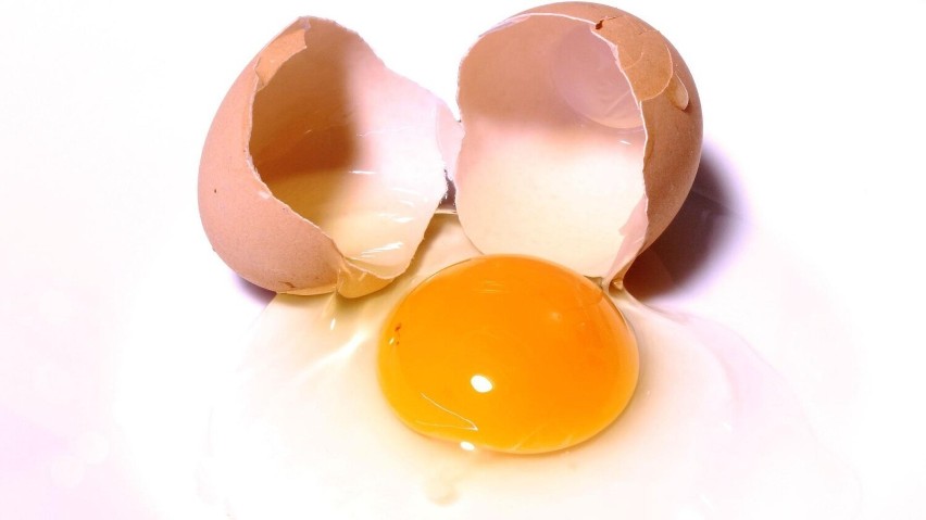 Białko jajka bogate jest w substancje odżywcze, w tym...