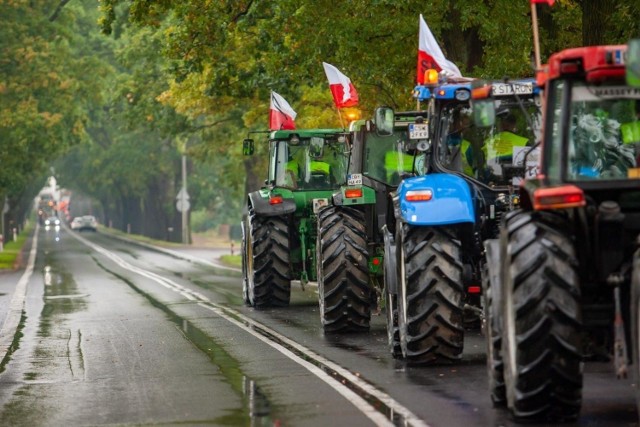 21 października na drodze 240 w powiecie tucholskim protestowali  rolnicy przeciwko tzw. "Piątce Kaczyńskiego"