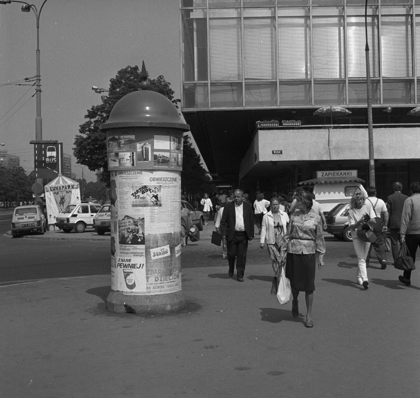 Warszawa 05.1989. Strona Wschodnia ulicy Marszałkowskiej, a...