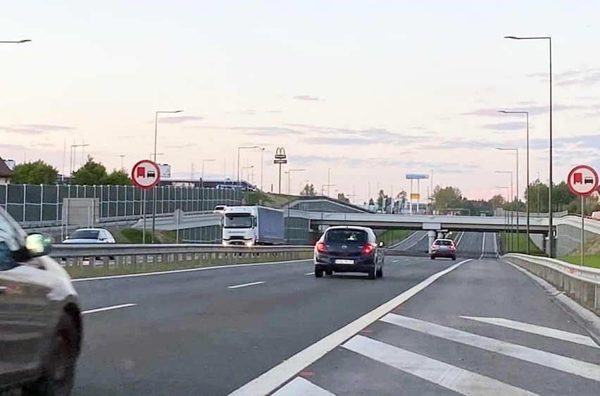 Z DK 94 zniknęły ograniczenia do 50 km/h

Zobacz kolejne...