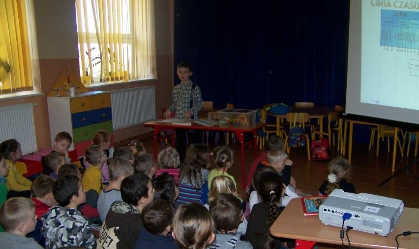 Siedmioletni Kamil Świętczak w SP w Broszkach wygłosił...