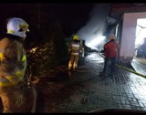Pożar drewutni w gminie Włocławek. Stopiła się podbitka domu i rynny [zdjęcia]