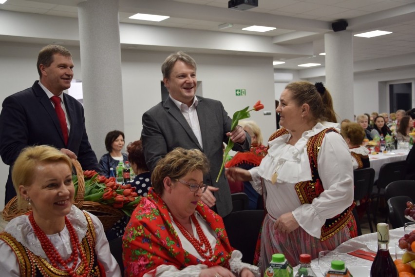 W Wolbromiu burmistrz Adam Zielnik zorganizował Dzień Kobiet