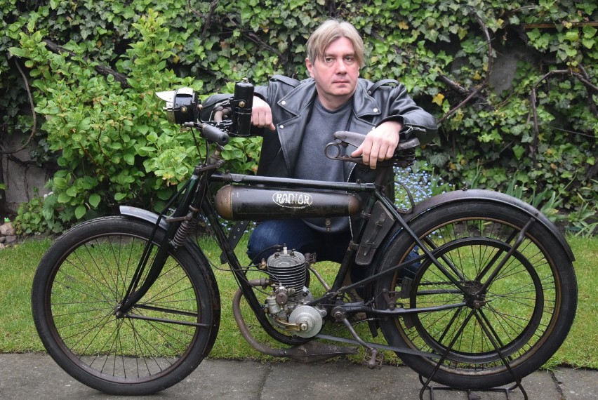 Tomasz Panek z dumą zaprezentował motocykl Radior z 1918 roku