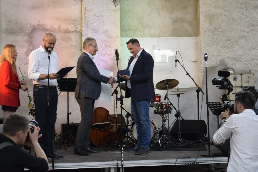 W hali wachlarzowej Parowozowni zostały wręczone nagrody miasta Skierniewice w dziedzinie kultury