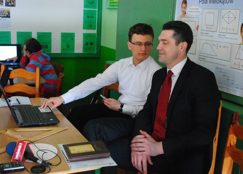 W szkole w Bieżyniu odbyła się lekcja pokazowa z wykorzystaniem laptopów i tablicy interaktywnej