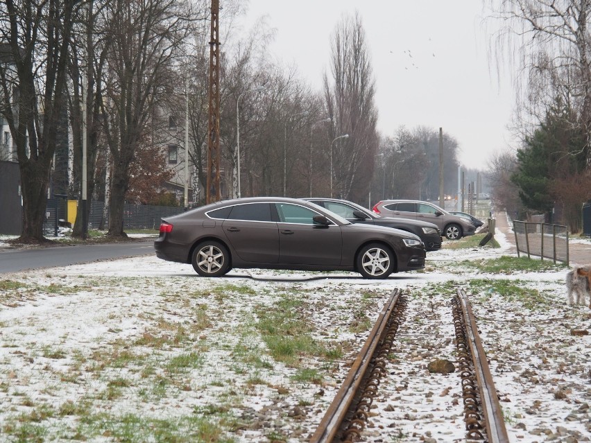 Był tramwaj, puścili autobus. Teraz i on nie może przejechać... Co się dzieje w tym mieście?