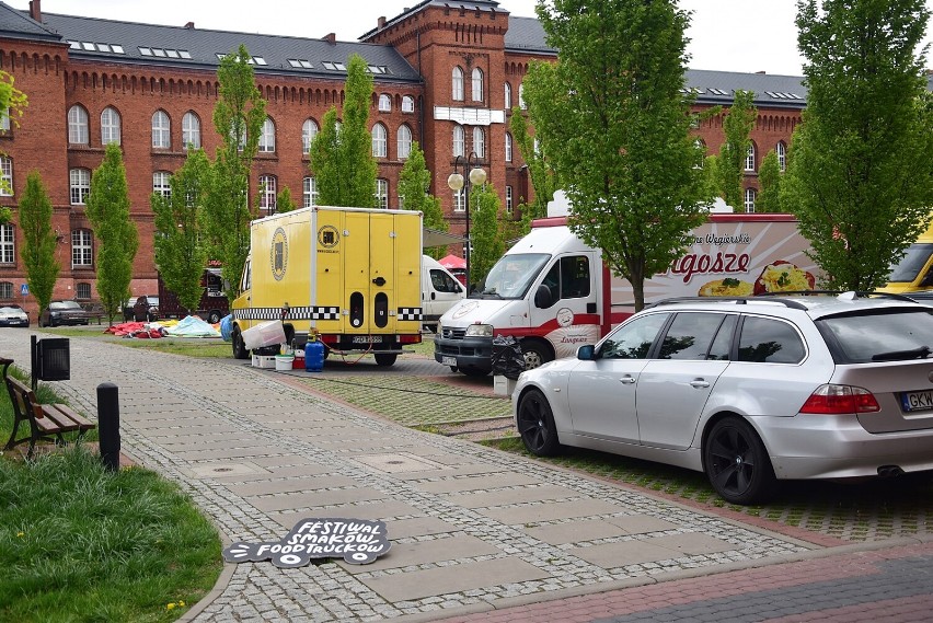 Foodrucki w tym roku zaparkowały na terenie byłej jednostki...