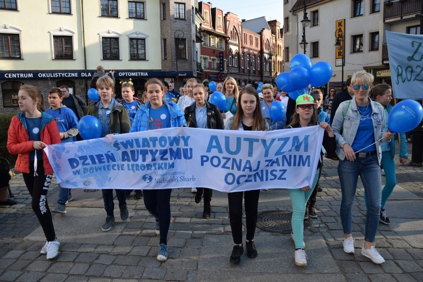 Duży rozmach i powodzenie obchodów Dni Autyzmu w Lęborku. Dzięki "Niebieskiemu Skarbowi"