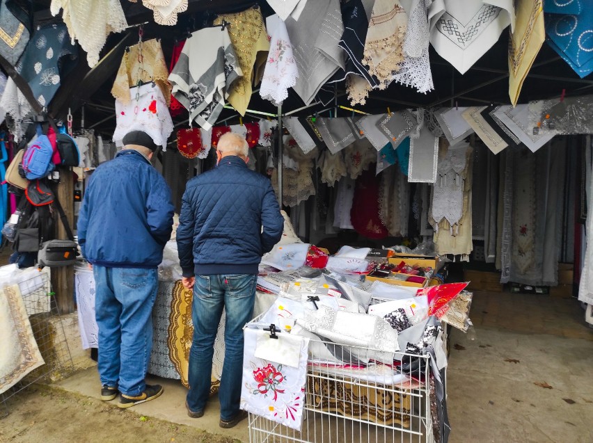 Targowisko w Wągrowcu świeci pustkami. Handlarze są zrozpaczeni.