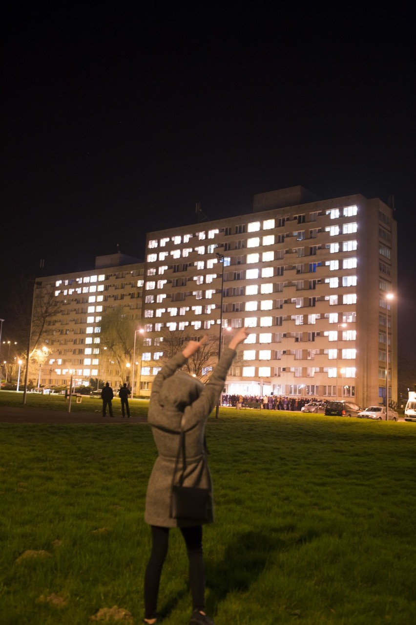 Napis "JP II" na akademikach Politechniki Krakowskiej.