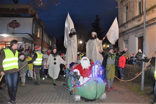 Parada z Mikołajem zorganizowana przez Świebodziński Dom Kultury w czwartek, 6 grudnia, na ulicach Świebodzina