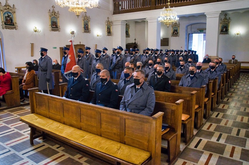 Policjanci z Komendy Powiatowej Policji w Radziejowie mają swój Sztandar [relacja, zdjęcia]