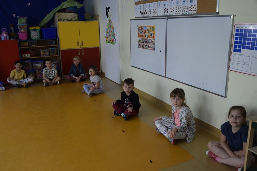 O rozwikłanie kwestii mam poprosiliśmy sześciolatki z Przedszkola nr 4 w Skierniewicach