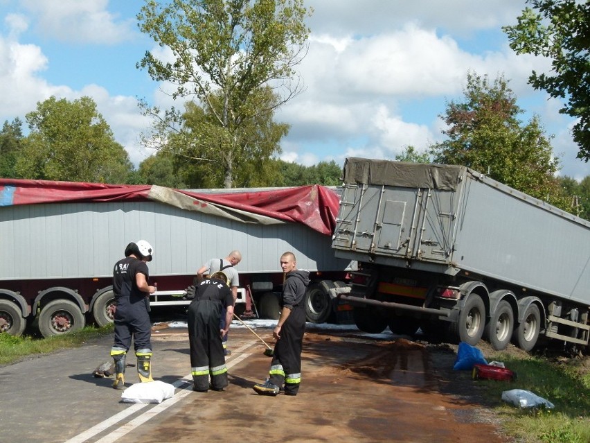 Wypadek w Podlesiu. Zderzenie czołowe dwóch tirów. Droga 483...