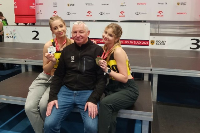 Paulina Tomaszewska, trener Paweł Wiśniewski i Emilia Wiśniewska.