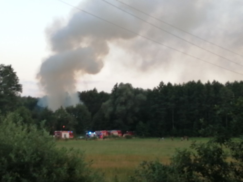 Ogromny pożar koło Sławna. Płonie budynek mieszkalny [AKTUALIZACJA]