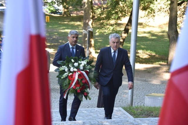 Pomnik Pamięci Ofiar Zbrodni Wołyńskiej w Gorzowie znajduje się w parku Siemiradzkiego.