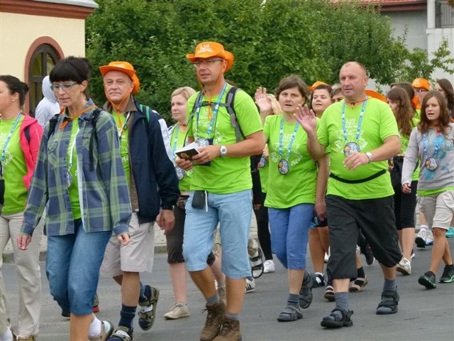 Zduńskowolscy pielgrzymi wyruszyli na Jasną Górę po mszy w Bazylice Mniejszej