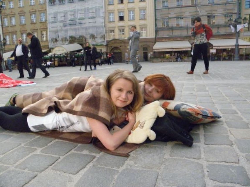 Aneta i Kasia chwaliły sobie spanie na Rynku