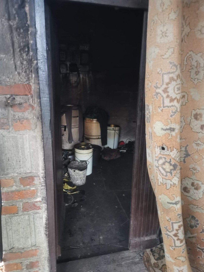   Pożar  domu jednorodzonego w Giewartowskich Holendrach w  jednym z pomieszczeń,znajdowały się zwłoki starszego mężczyzny