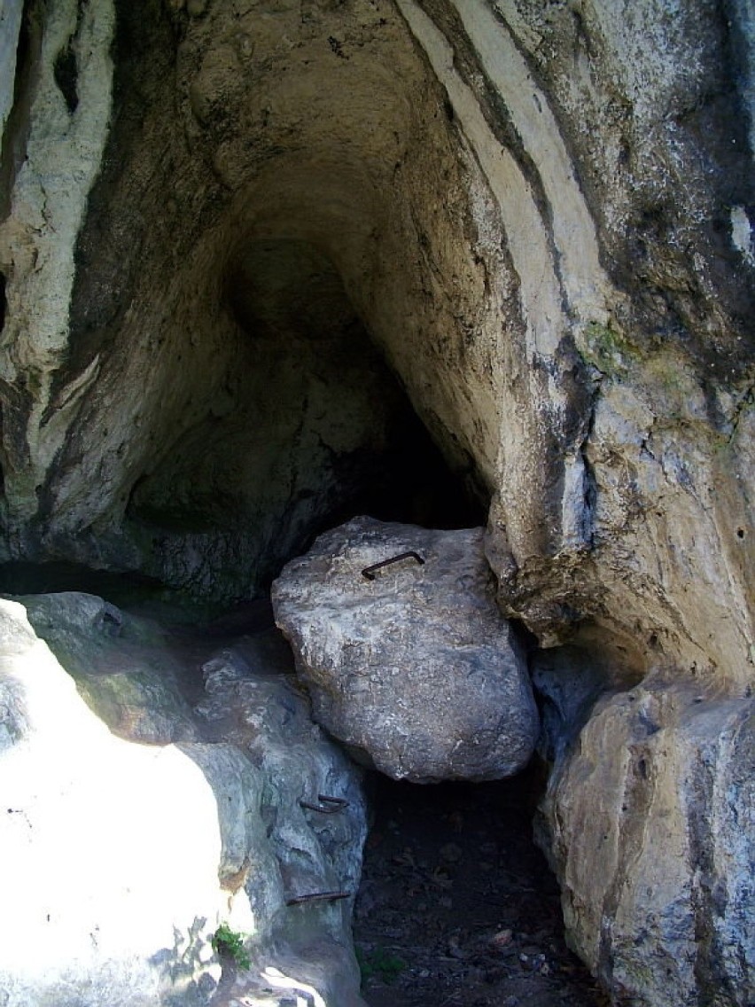 Jedna z jaskiń na Górze Birów
