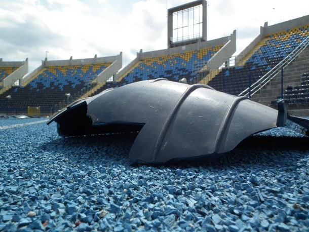 Trwa sprzątanie i ocenianie szkód po pucharowym meczu na stadionie bydgoskiego "Zawiszy"