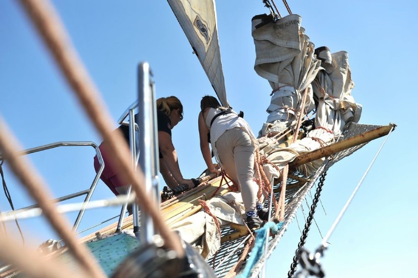 Akcja "Pomorze na morze" w Gdyni. Pomorski Związek Żeglarski oswaja dzieci z Bałtykiem [ZDJĘCIA]