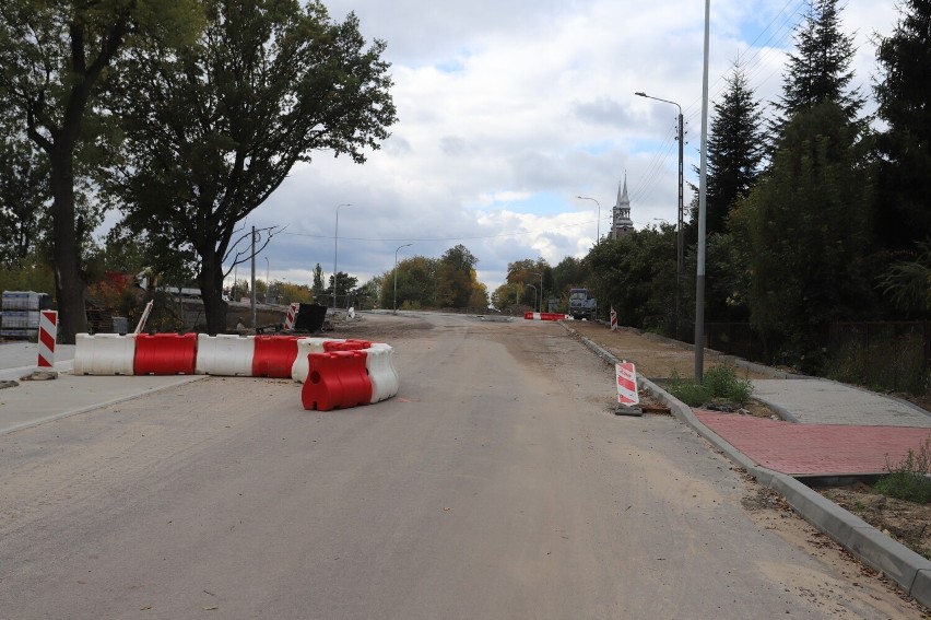 Budowa wiaduktu nad torami wraz z rondem w Skarżysku jest na końcowym etapie. Już widać efekty tej ogromnej inwestycji. Zobacz zdjęcia