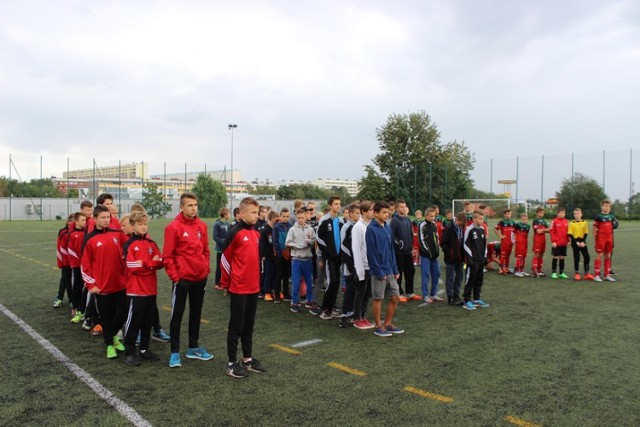 Młodzi piłkarze do soboty 20 sierpnia będą rozgrywać mecze na turnieju im. Darka Budnioka.