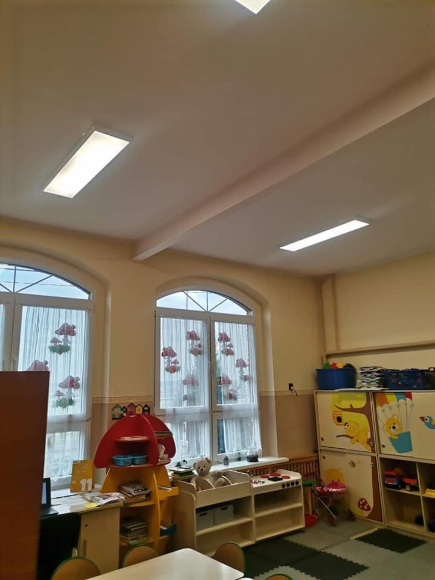 W szkołach i przedszkolach MiG Pleszew trwa wymiana oświetlenia