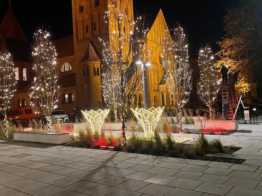 Idą Święta a wraz z nimi kolorowe i cieszące oko iluminacje świetlne, które pojawiły się w Ostrowie Wielkopolskim