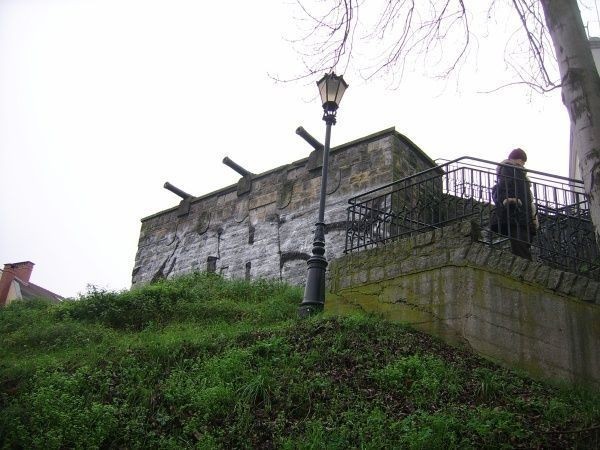 Atrakcję Szczecina, zamek Książąt Pomorskich, można zobaczyć zza dachów kamienic