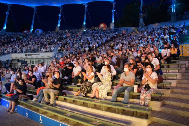 Najlepsze polskie kabarety bawiły w miniony weekend kielecką publiczność podczas Festiwalu Magiczne Zakończenie Wakacji. W ramach wydarzenia odbyła się Świętokrzyska Gala Kabaretowa, którą transmitowano na żywo w telewizji Polsat. Zobaczcie zdjęcia widowni.

Więcej zdjęć na kolejnych slajdach>>>