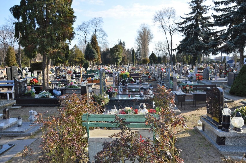 Tak wygląda w lutym 2022 cmentarz komunalny w Żaganiu....