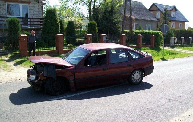 Wypadek w Giewartowie. Dwa auta uszkodzone
