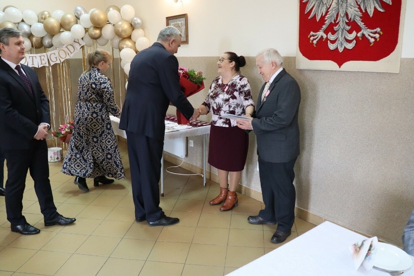W gminie Kikół świętowali złoci małżonkowie. Było uroczyście i wzruszająco!